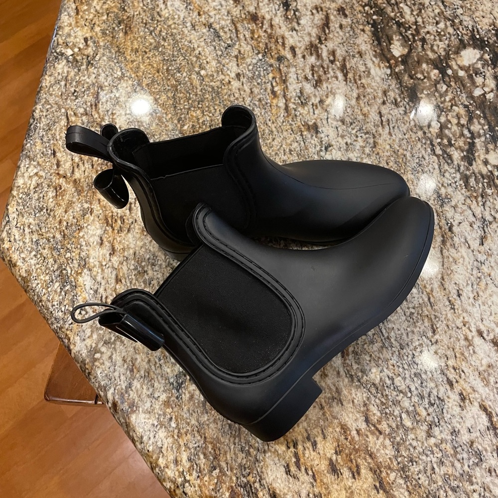 Catherine Malandrino black waterproof booties